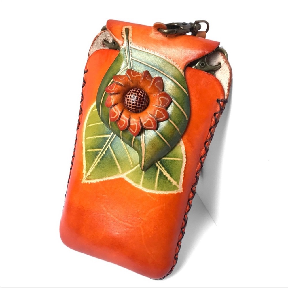 Handcrafted Floral wristlet, crossbody cellphone bag - Picture 3 of 7